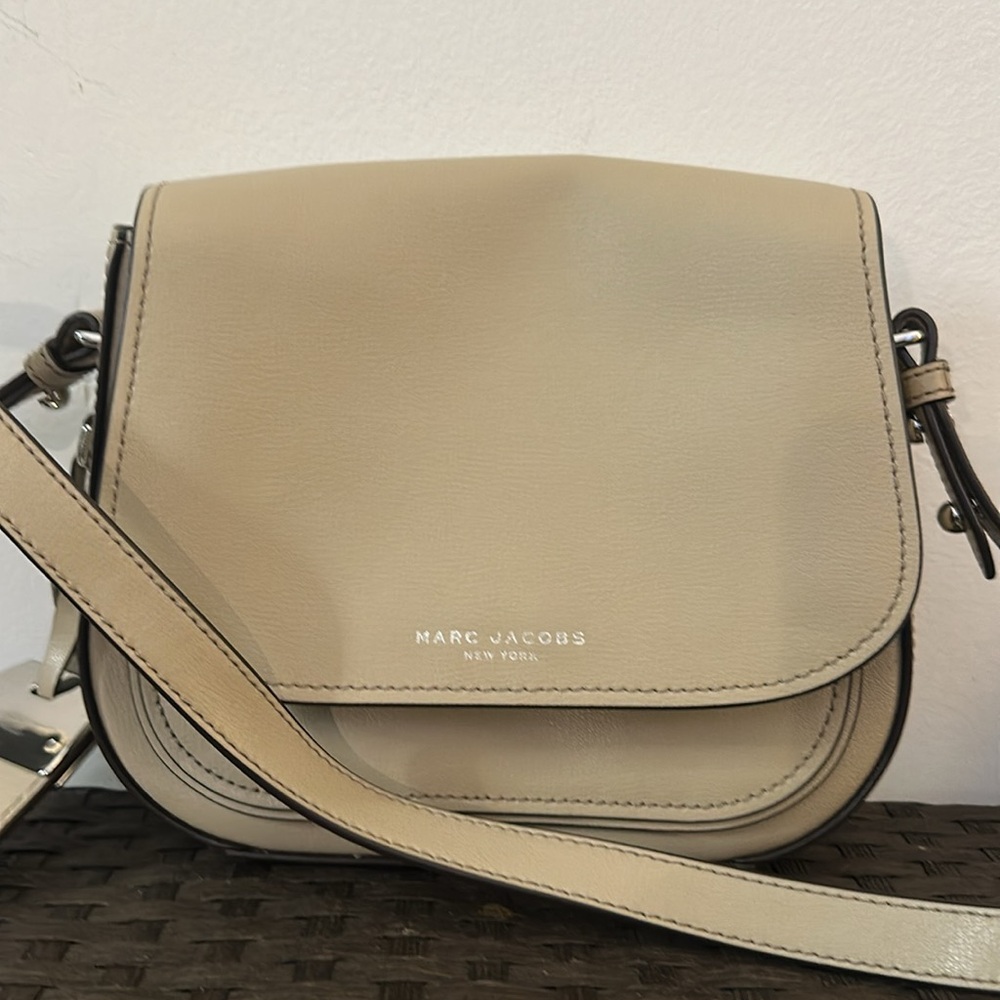 Barley used crossbody!